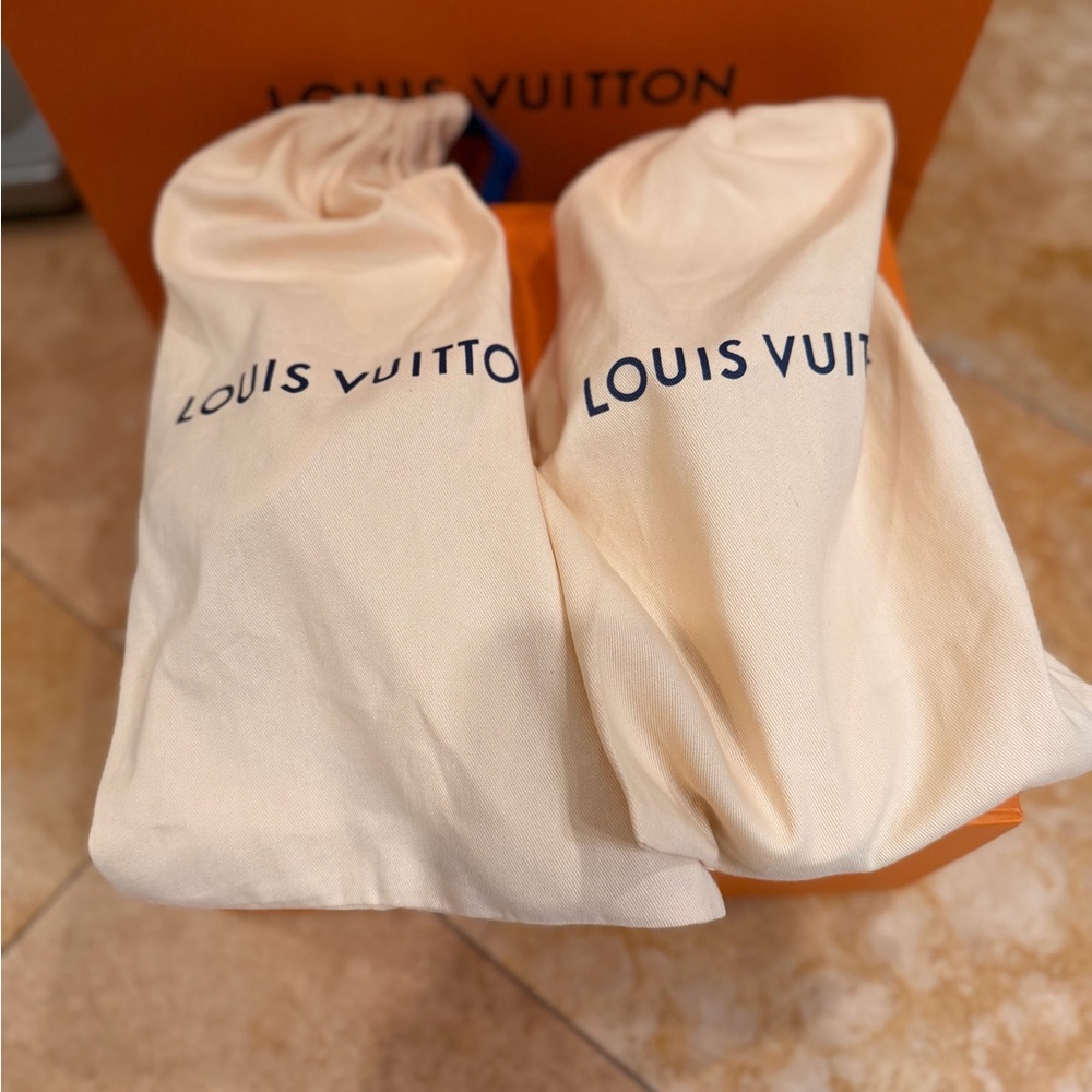 Louis Vuitton Women's White Sandals - Picture 12 of 12
